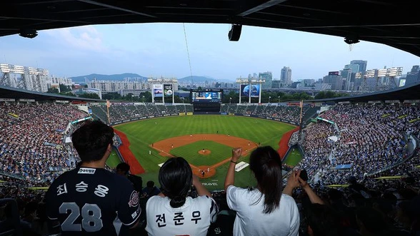 KBO, 무더위도 막지못한 2024년 KBO리그, 프로야구 역사 최초 900만 관중 돌파…1000만 달성 '코앞'