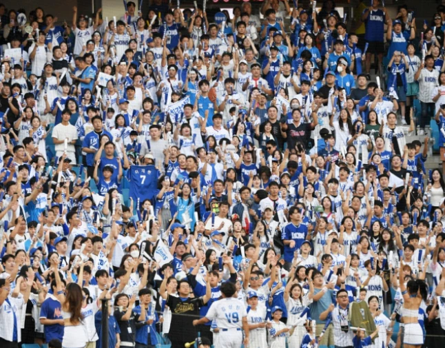 KBO, "아직 더운데..." 9월 폭염에도 2시 경기 강행, 말 못할 속사정 있다는데