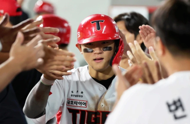 KBO, 김도영의 ‘무한 질주’, 서건창 넘고 ‘단일 시즌 최다 득점 신기록’, 40홈런-40도루에도 홈런 2개만 남겼다