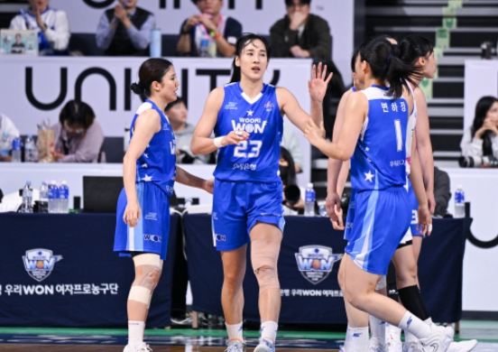 WKBL, '김단비 30점' 우리은행, 삼성생명에 73:65 역전승 뒷심