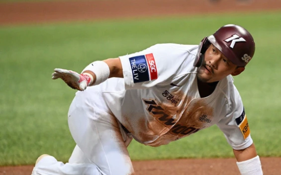 KBO, 이용규에 '2억' 안긴 키움…영웅군단 맏형 예우 확실히 했다