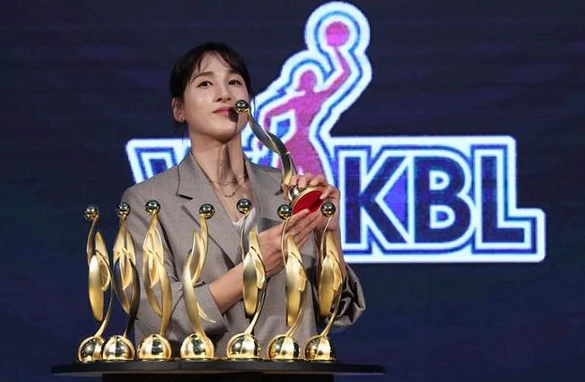 WKBL, 여자농구 우리은행 김단비, 역대 6번째 '만장일치' MVP ...  8관왕 최다 타이