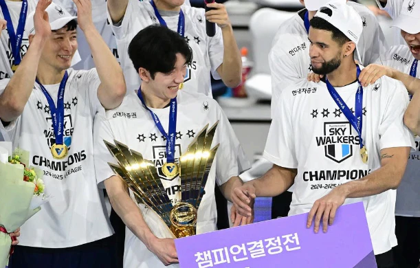 V리그, 현대캐피탈, ‘대한항공 5연패’ 막고 19년 만에 통합우승 “구단 사상 최초 트레블”