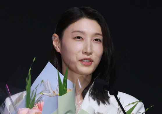 V리그, '김연경 딜레마' 직면한 韓 배구, 여제의 따끔한 제안 "노력 안 해도 고연봉?