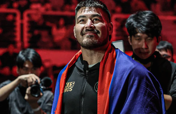 블랙컴뱃, UFC 출신 강자, 블랙컴뱃에서 미들급 데뷔한다