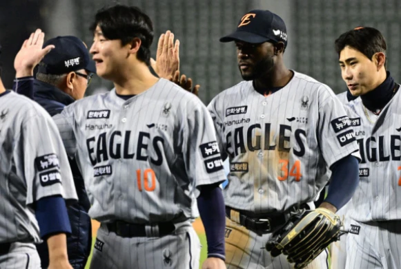 KBO, 한화 울린 황당 실책→주루사…‘12억 외인’ 플로리얼