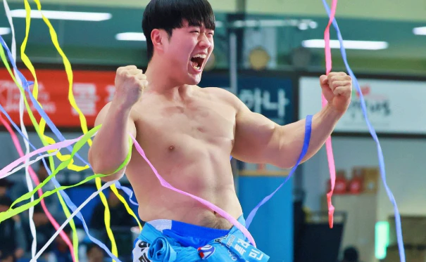 스포츠소식, 씨름 박민교, ‘베테랑’ 남원택 꺾고 통산 7번째 한라장사 꽃가마 “시즌 2관왕”