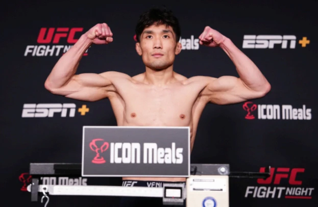 UFC, 데뷔전 악재에도 ‘완승’…“코리안 하빕? ‘머신’ 되겠다”