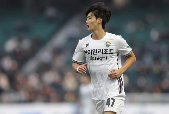K리그, ‘양현준-양민혁 47번’ 이어받은 신민하, “윤도영 제쳤다” 4월 영플레이어