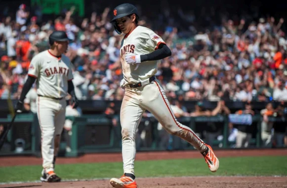 MLB, 이정후, 시즌 4호 홈런 포함 3안타 폭발…샌프란시스코 연장 11회 대승
